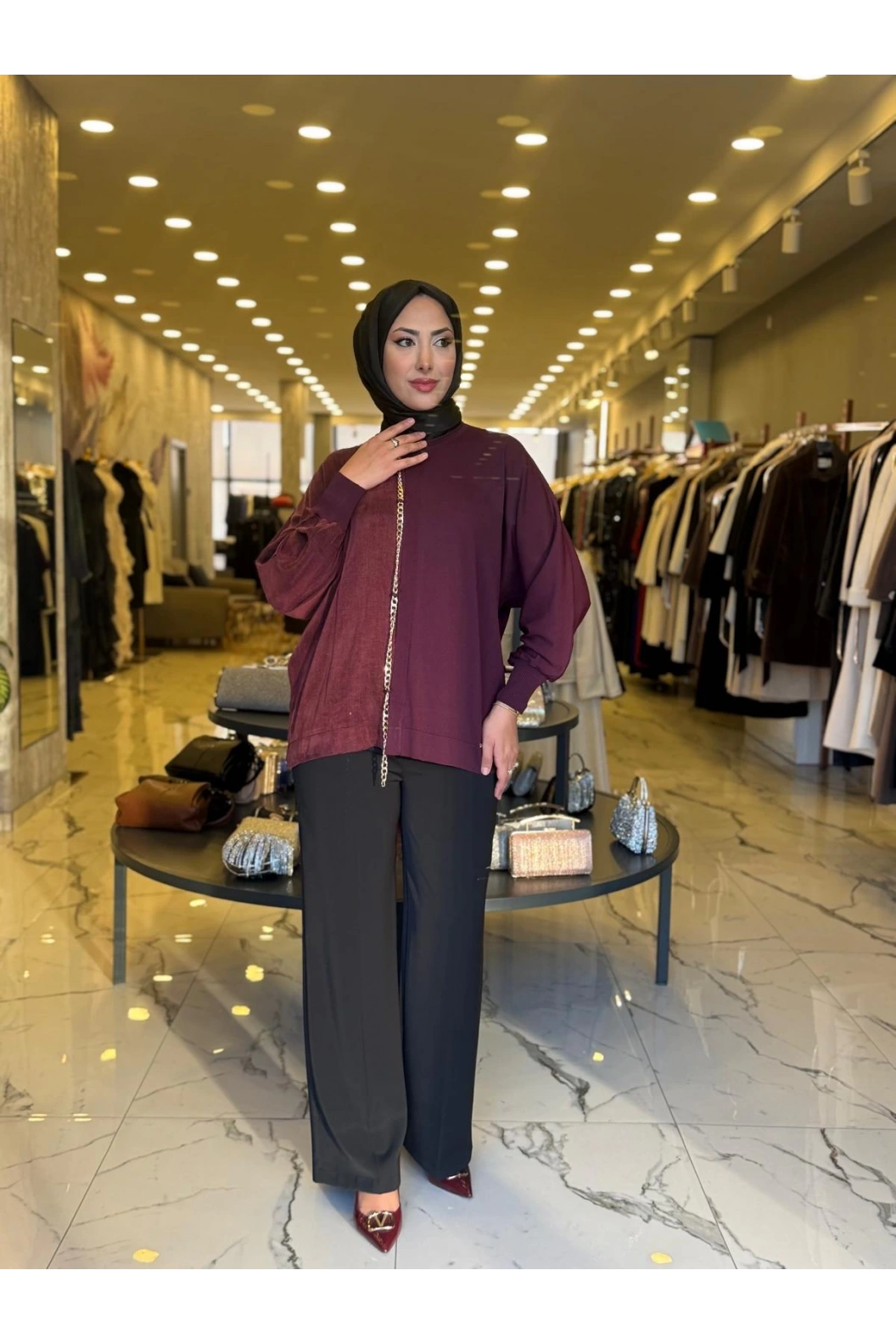 NİLİWİ-YARISI KUMAŞ ZİNCİRLİ YARASA BLUZ BORDO