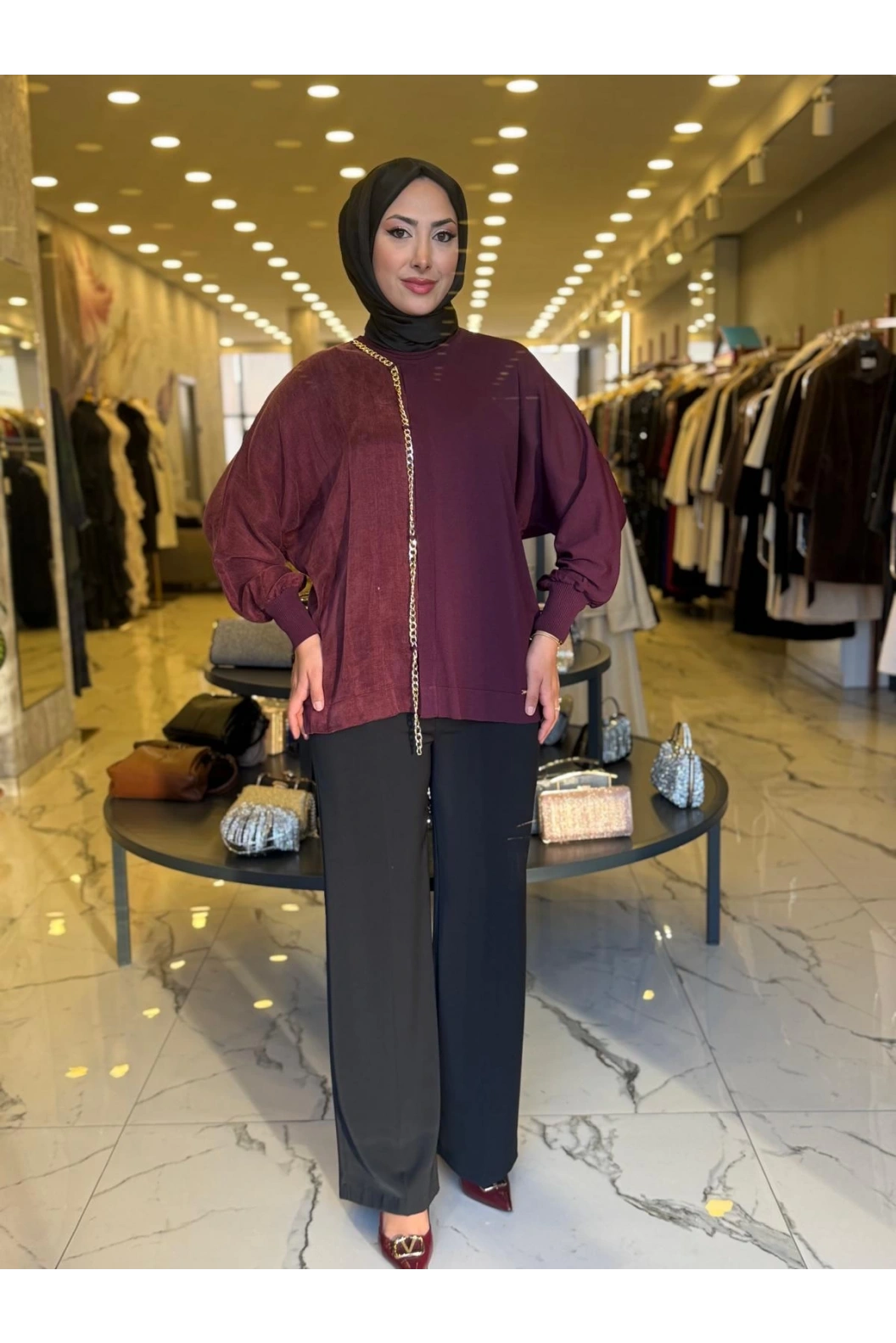 NİLİWİ-YARISI KUMAŞ ZİNCİRLİ YARASA BLUZ BORDO