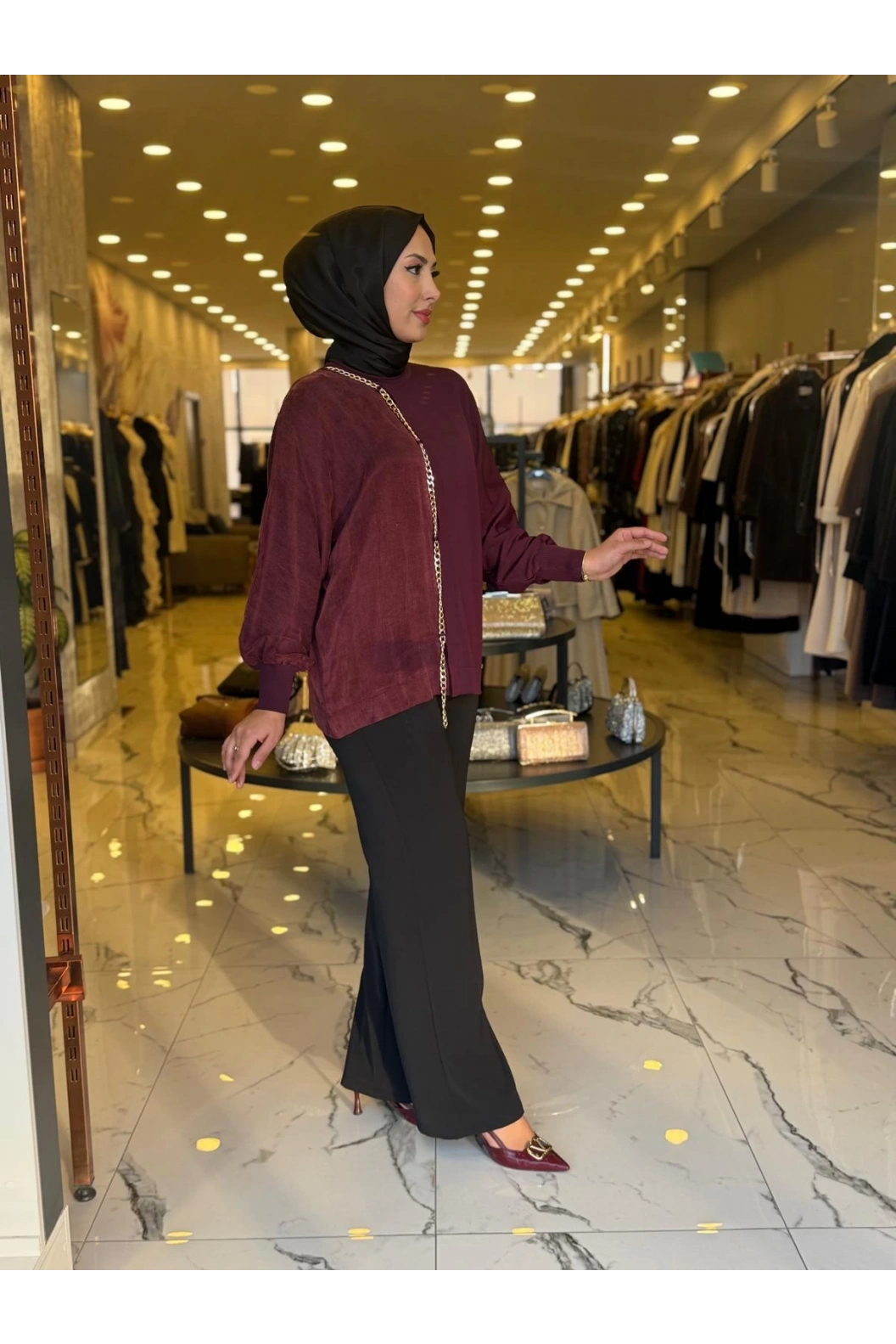 NİLİWİ-YARISI KUMAŞ ZİNCİRLİ YARASA BLUZ BORDO