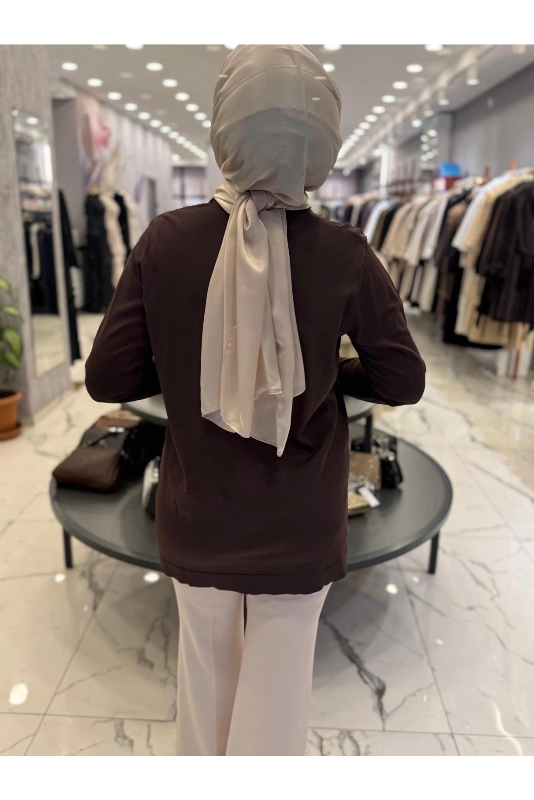 NİLİWİ-ZİNCİR DETAYLI HIRKA KAHVE