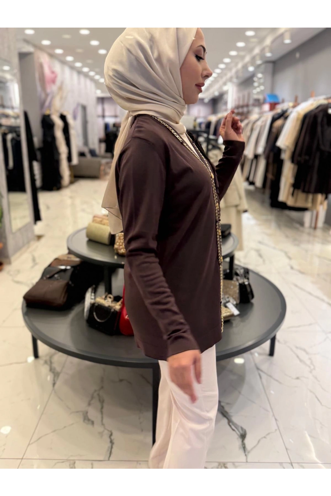 NİLİWİ-ZİNCİR DETAYLI HIRKA KAHVE