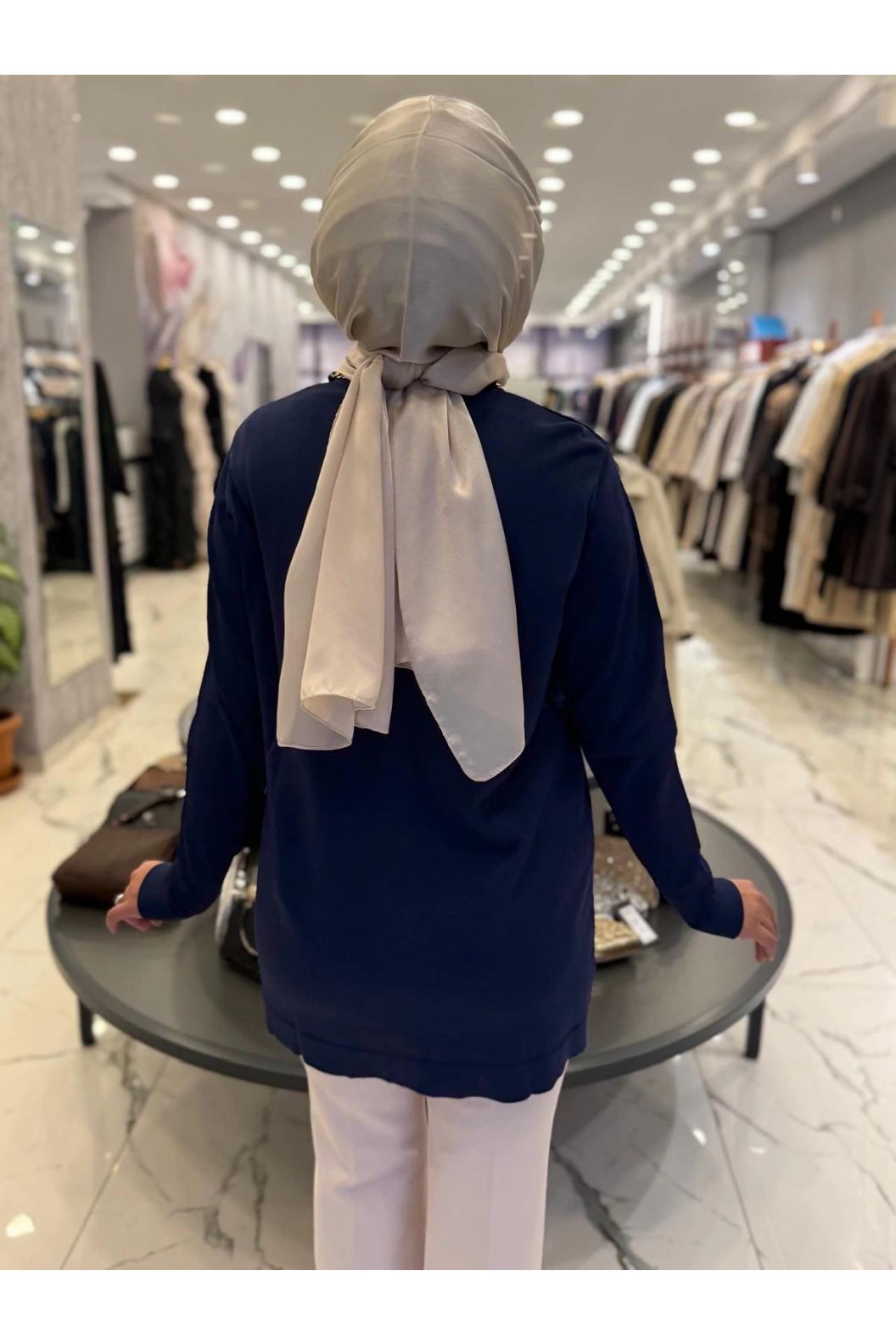 NİLİWİ-ZİNCİR DETAYLI HIRKA LACİVERT