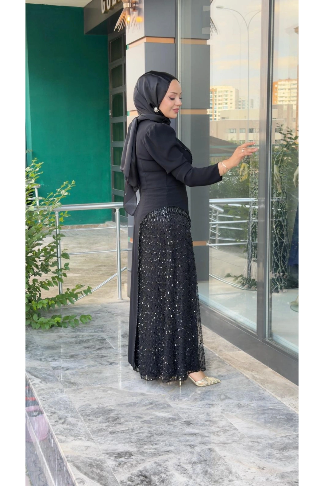 PERİ-BONCUK DETAYLI KREP ELBİSE SİYAH