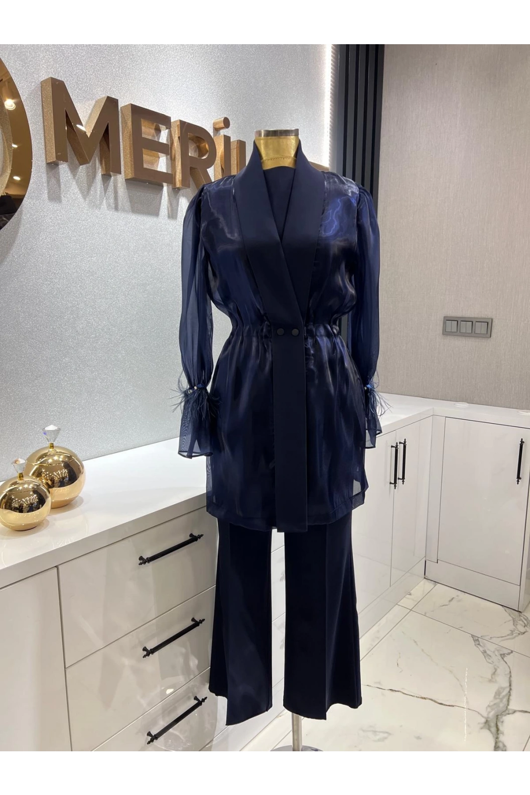 PERİ-ORGANİZE CEKETLİ TAKIM LACİVERT