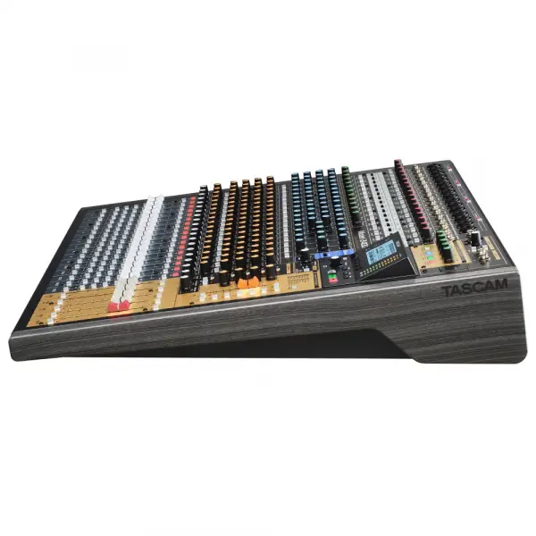 Tascam MODEL 2400 16-kanal Ses Mikseri, 24-Track SD Kart Kaydedici