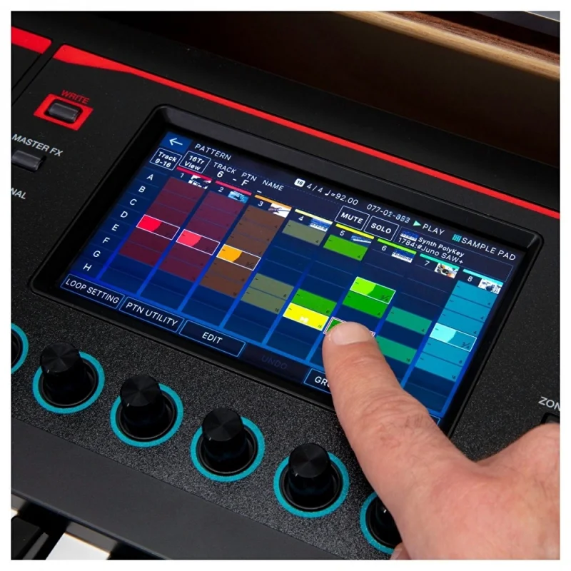 ROLAND FANTOM-07 / Workstation Performans Klavyesi