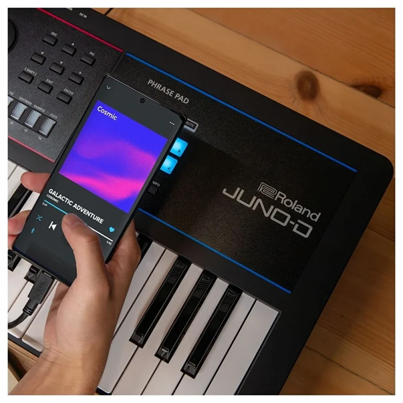 ROLAND JUNO-D7 76 Tuş Synthesizer