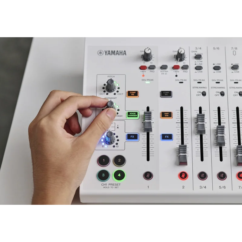 Yamaha AG08 8-kanallı Yayın Mikseri (white)