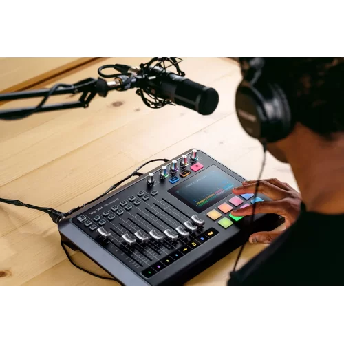 Tascam MIXCAST 4 Podcast Mixer/MTR/USB Audioinnterface