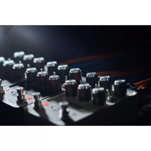 Universal Audio Astra Modulation Machine Pedal 50lerin Klasik Amerikan Tüplü Amplifikatörü