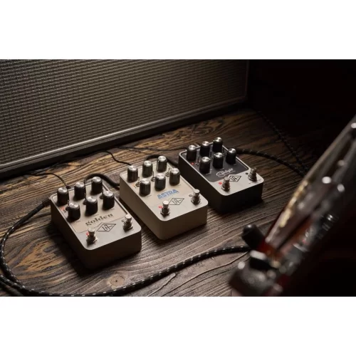 Universal Audio Starlight Echo Station Pedal 50lerin Klasik Amerikan Tüplü Amplifikatörü