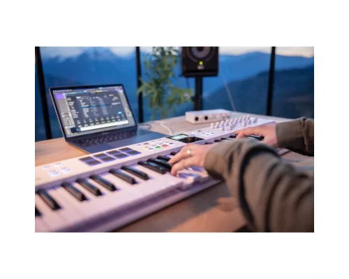 Arturia KeyLab Essential 49 mk3 - Alpine White 3.Nesil Akıllı MIDI Kontrolcü (49 Tuş) - Sınırlı Üretim Full Beyaz Tasarım