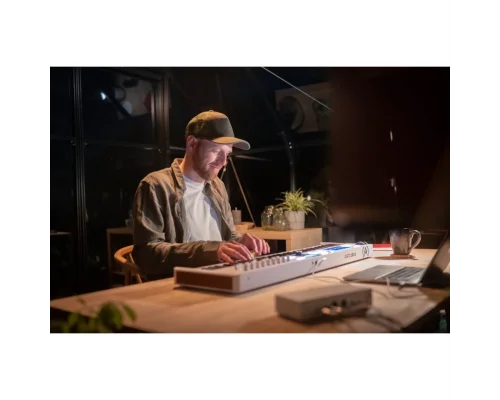 Arturia KeyLab Essential 49 mk3 - Alpine White 3.Nesil Akıllı MIDI Kontrolcü (49 Tuş) - Sınırlı Üretim Full Beyaz Tasarım