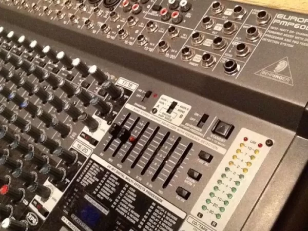 Behringer PMP6000, 1600W 20 Channel Power Mixer
