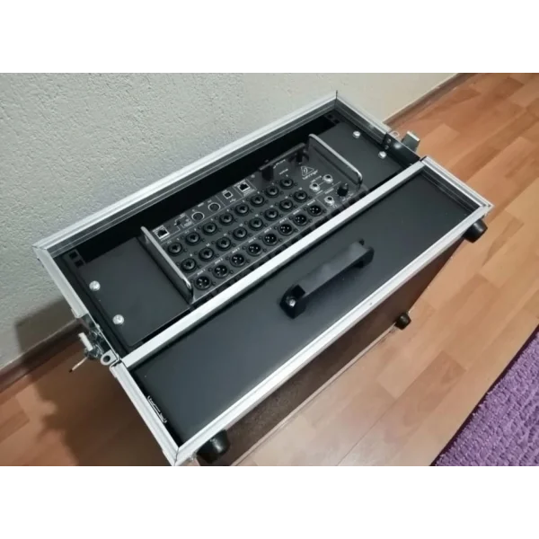 2. EL Behringer XR18 Case ile, Kutusu dahil eksiksiz, Az kullanılmış