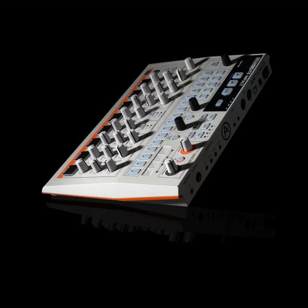 Arturia Drumbrute Impact 1984 10 sesli analog bir davul makinesi, yeni ve sade kırık beyaz estetiğiyle yeniden tasarlandı