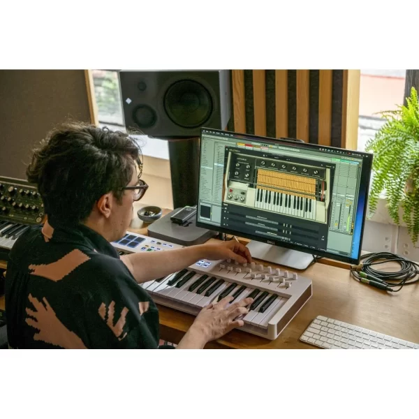 Arturia KeyLab Essential 49 mk3 - Alpine White 3.Nesil Akıllı MIDI Kontrolcü (49 Tuş) - Sınırlı Üretim Full Beyaz Tasarım