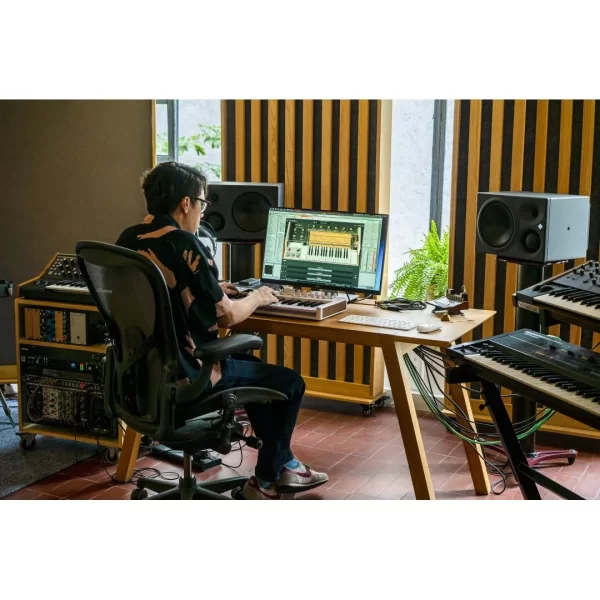 Arturia KeyLab Essential 49 mk3 - Alpine White 3.Nesil Akıllı MIDI Kontrolcü (49 Tuş) - Sınırlı Üretim Full Beyaz Tasarım