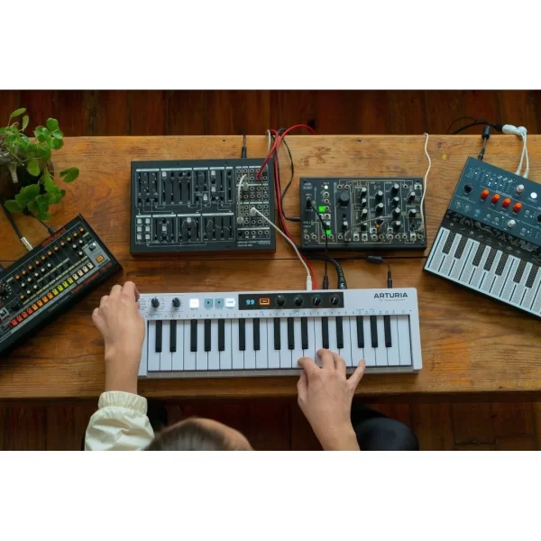 Arturia KeyStep 37 37-tuş, Taşınabilir Step Sequencer ve MIDI Keyboard