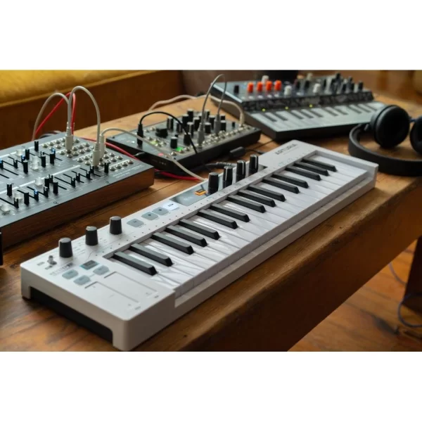 Arturia KeyStep 37 37-tuş, Taşınabilir Step Sequencer ve MIDI Keyboard