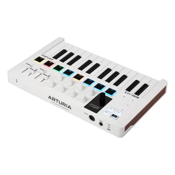 Arturia MiniLab 3 Deep Black Sınırlı Sayıda Özel Üretim, Yeni nesil 25-tuş, zengin içerikli MIDI kontrolcü