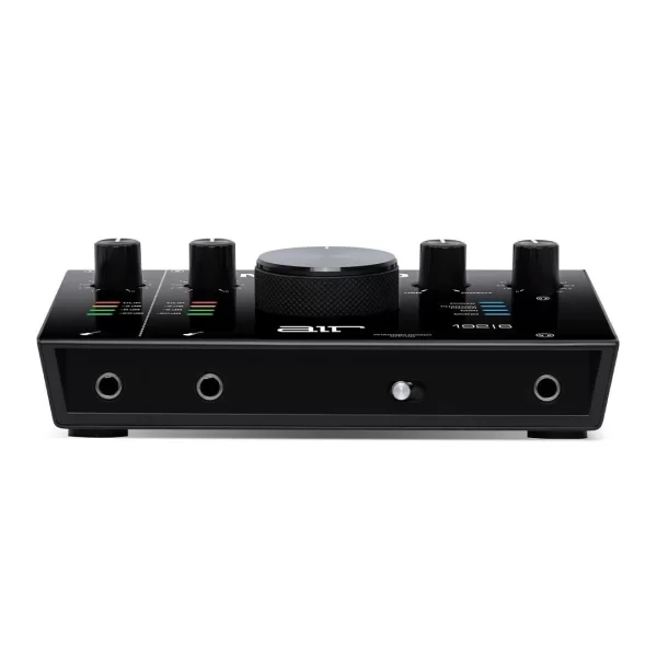 M-Audio AIR 192|6 2-giriş / 2-çıkış / 24-bit/192 kHz / +48 V mikrofon / MIDI/ enstrüman girişli yeni nesil ses kartı