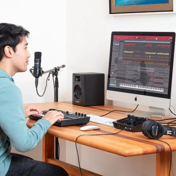 M-Audio BX4 BT - Bluetooth 5.0 2 x 25 Watt 4.5 Bluethooth 5.0 bağlantılı Masaüstü Monitör (Çift)