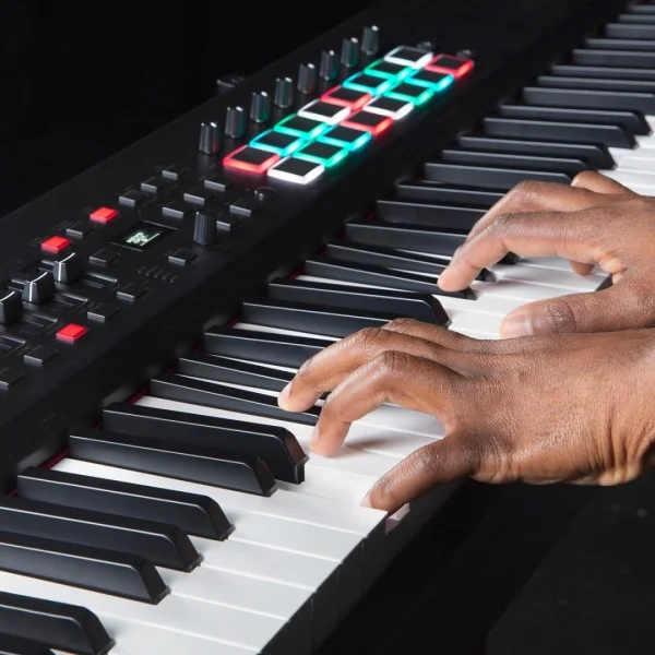M-Audio Hammer 88 Pro 88 tuş Graded Hammer Action MIDI controller