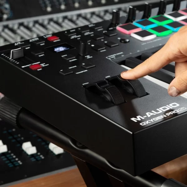 M-Audio Oxygen Pro 25 25 tuş, Yarı-ağır tuşe profesyonel USB/MIDI controller - Yeni nesil