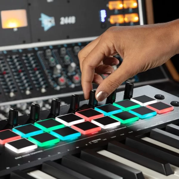 M-Audio Oxygen Pro 25 25 tuş, Yarı-ağır tuşe profesyonel USB/MIDI controller - Yeni nesil
