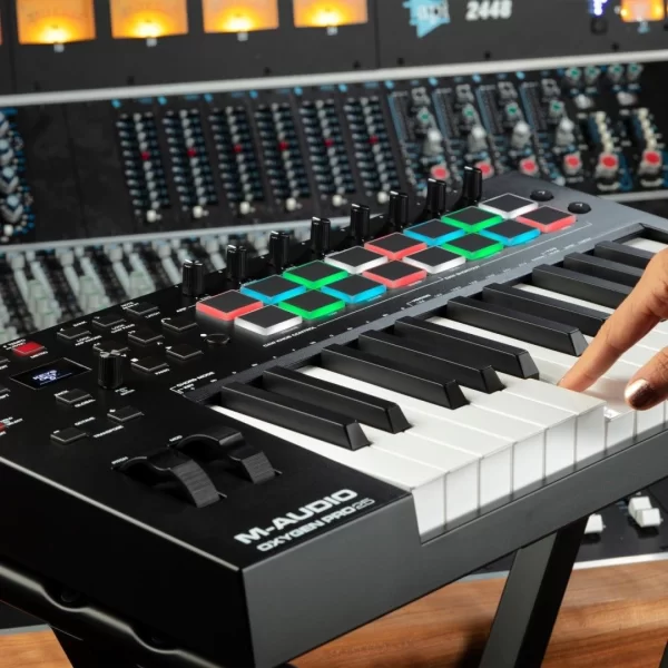 M-Audio Oxygen Pro 25 25 tuş, Yarı-ağır tuşe profesyonel USB/MIDI controller - Yeni nesil