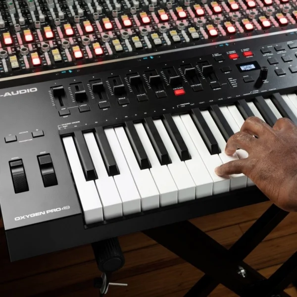 M-Audio Oxygen Pro 49 49 tuş, Yarı-ağır tuşe profesyonel USB/MIDI controller - Yeni nesil