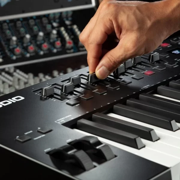 M-Audio Oxygen Pro 61 61 tuş, Yarı-ağır tuşe profesyonel USB/MIDI controller - Yeni nesil
