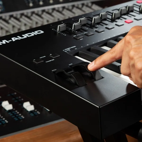 M-Audio Oxygen Pro 61 61 tuş, Yarı-ağır tuşe profesyonel USB/MIDI controller - Yeni nesil