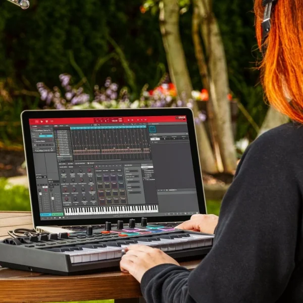M-Audio Oxygen Pro Mini 32 tuş, Yarı-ağır mini-tuşe profesyonel USB/MIDI controller - Yeni nesil