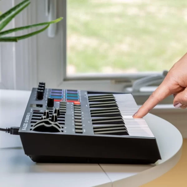 M-Audio Oxygen Pro Mini 32 tuş, Yarı-ağır mini-tuşe profesyonel USB/MIDI controller - Yeni nesil