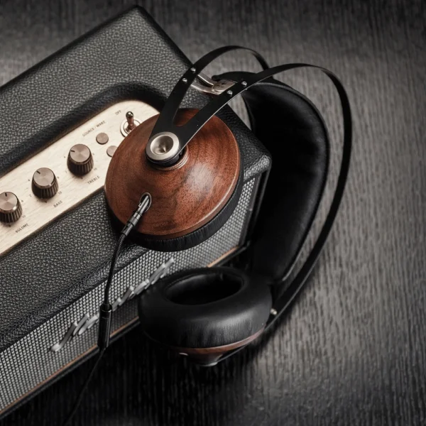 Meze Audio 99 Classics Walnut Silver Closed-Back Kulaklık