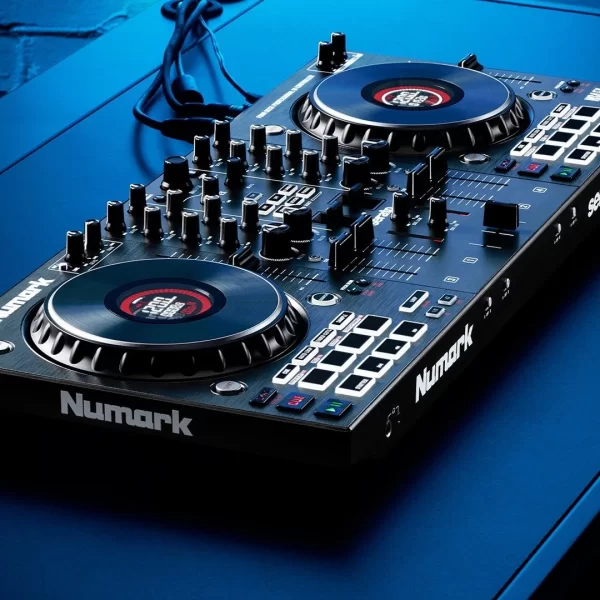 Numark NS4FX Yeni Nesil 4-Kanal, Renkli ekranlı Serato DJ kontroller