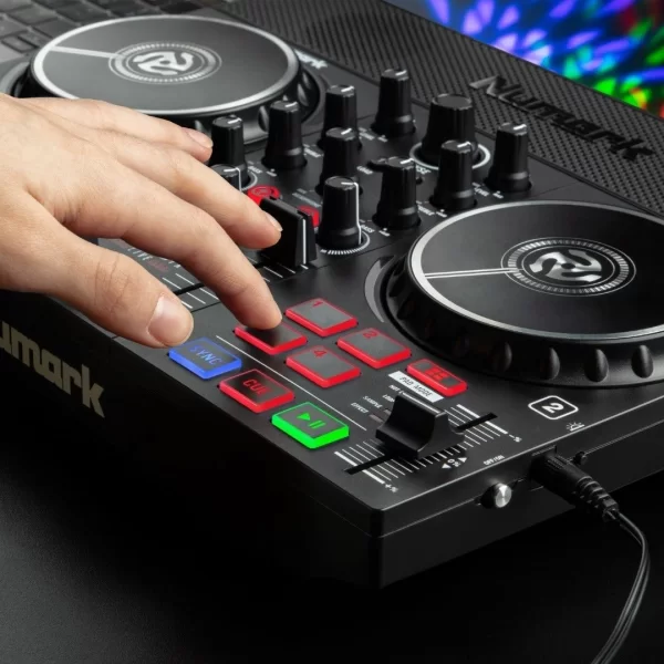 Numark Party Mix Live Bundle PartyMix Live ve HF-175 paketi