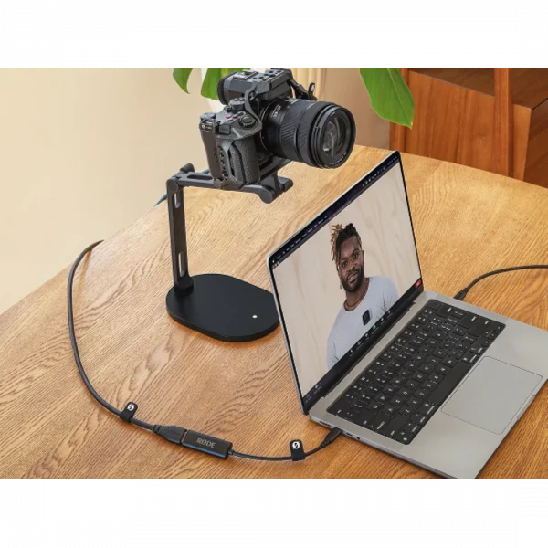 RODE HDMI - USB-C Dönüştürücü UVC girişi destekleyen herhangi bir cihaza bağlamak için tasarlanmış, kompakt 1080p60 görüntü yakalama kartı