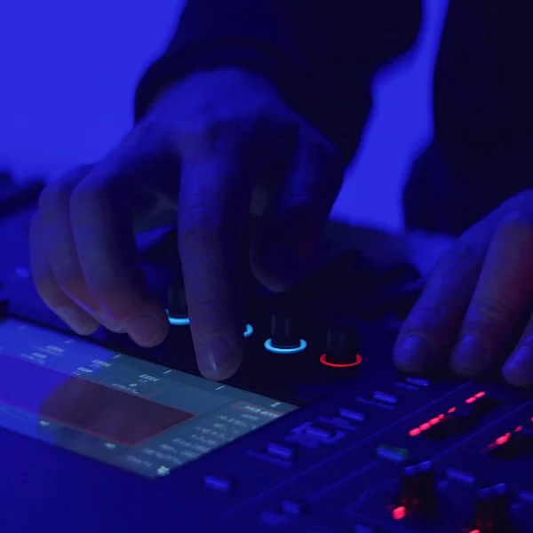 ROLAND FANTOM-8 Workstation Performans Klavyesi