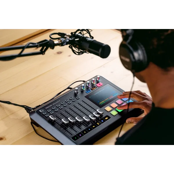 Tascam MIXCAST 4 Podcast Mixer/MTR/USB Audioinnterface