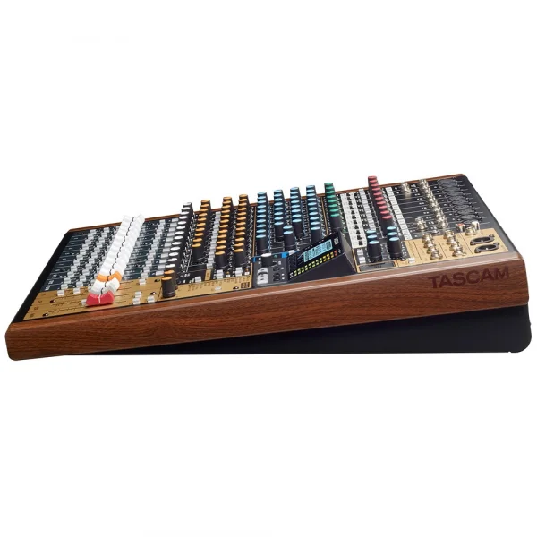 Tascam MODEL 16 10-Kanal Ses Mikseri, Ses Kartı SD Kart Kayıt