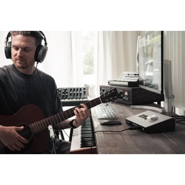 Universal Audio Apollo x4 | Gen 2 - Essential+ Masaüstü 12 x 8 Thunderbolt Ses kartı (2.Nesil) - Essential+ Yazılım Paketi ile (4 DSP)