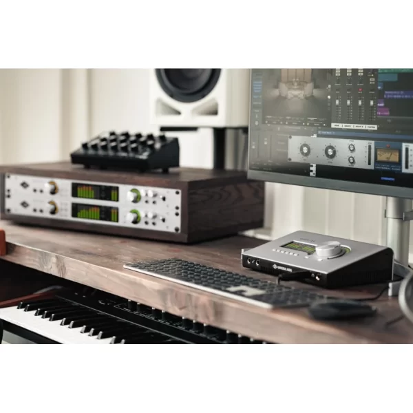 Universal Audio Apollo x4 | Gen 2 - Essential+ Masaüstü 12 x 8 Thunderbolt Ses kartı (2.Nesil) - Essential+ Yazılım Paketi ile (4 DSP)