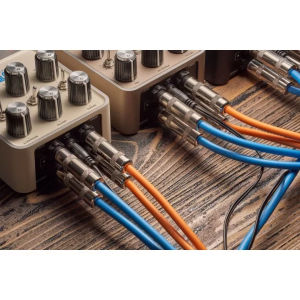 Universal Audio Golden Reverberator Pedal Vintage Reverb Stompbox