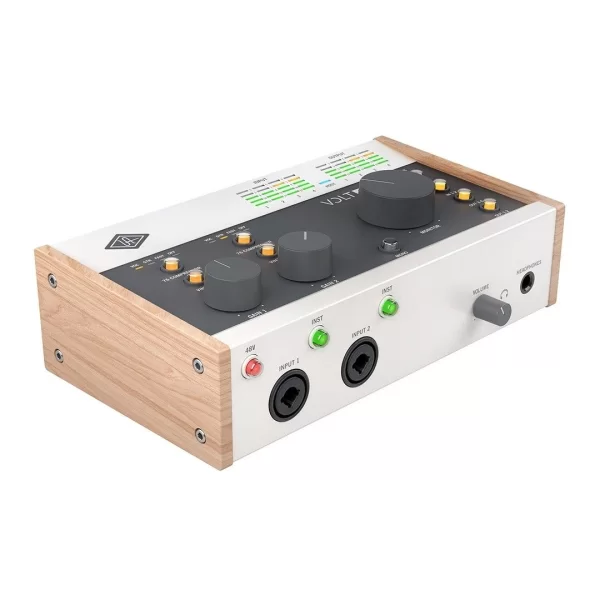 Universal Audio Volt 476 Yeni nesil 24-bit / 192 kHz, 4-Giriş / 4-Çıkış, 610 MicPre ve 1176 Compressor Modellemeli, USB-C Ses Kartı