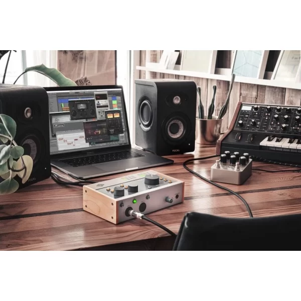 Universal Audio Volt 476 Yeni nesil 24-bit / 192 kHz, 4-Giriş / 4-Çıkış, 610 MicPre ve 1176 Compressor Modellemeli, USB-C Ses Kartı