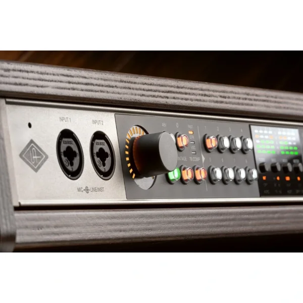 Universal Audio Volt 876 USB Kayıt Stüdyosu, 8 Mikrofon Preamp Ses Kartı