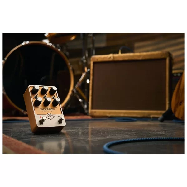 Universal Audio Woodrow 55 Instrument Amplifier Pedal 50lerin Klasik Amerikan Tüplü Amplifikatörü